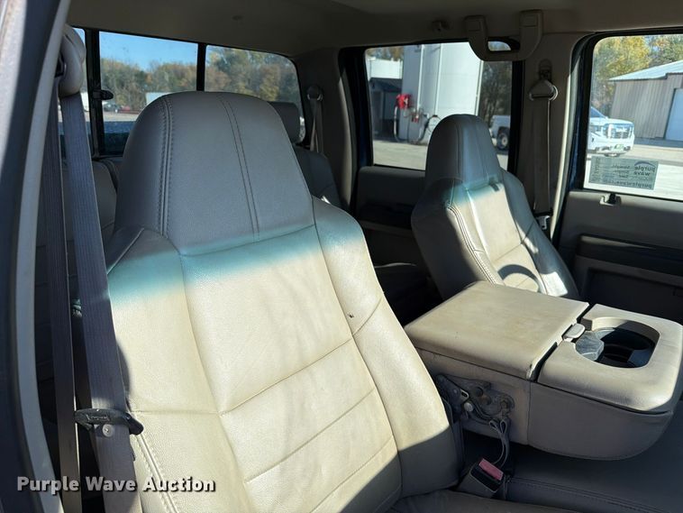 image for item EA0595 2008 Ford F250 Super Duty Crew Cab pickup truck