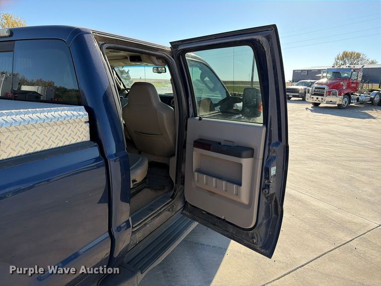 image for item EA0595 2008 Ford F250 Super Duty Crew Cab pickup truck