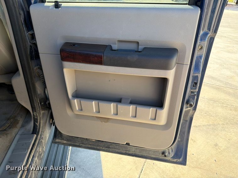 image for item EA0595 2008 Ford F250 Super Duty Crew Cab pickup truck