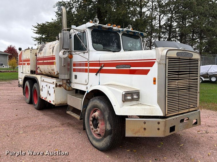 image for item EA0600 1987 Freightliner Conventional fuel / lube truck
