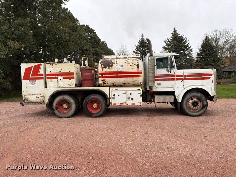 image for item EA0600 1987 Freightliner Conventional fuel / lube truck