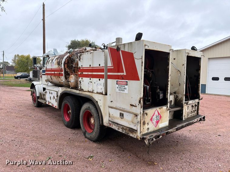 image for item EA0600 1987 Freightliner Conventional fuel / lube truck
