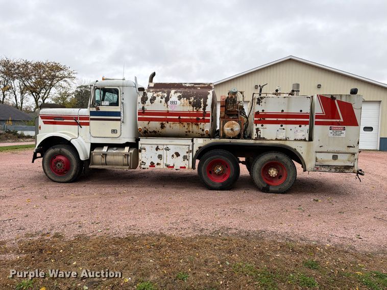 image for item EA0600 1987 Freightliner Conventional fuel / lube truck