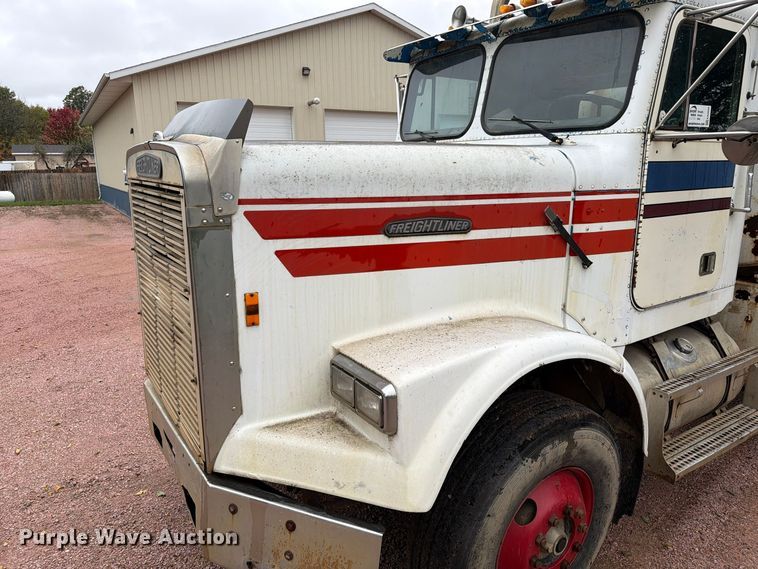 image for item EA0600 1987 Freightliner Conventional fuel / lube truck