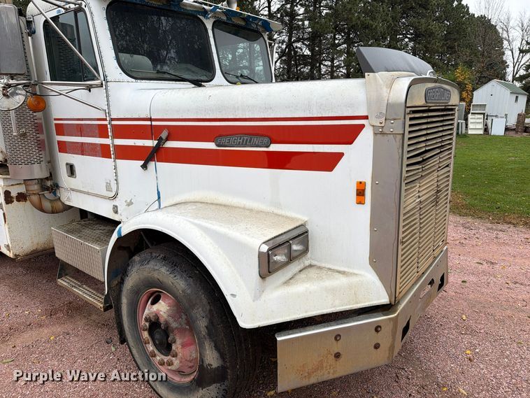 image for item EA0600 1987 Freightliner Conventional fuel / lube truck