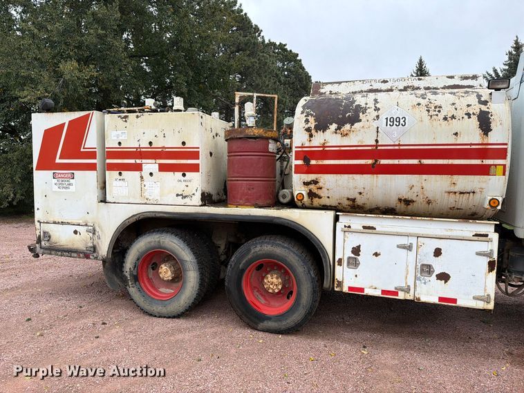 image for item EA0600 1987 Freightliner Conventional fuel / lube truck