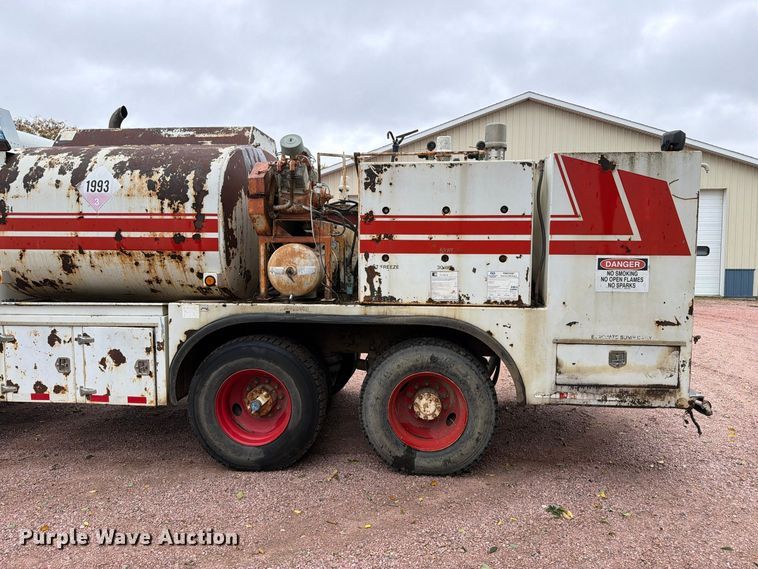 image for item EA0600 1987 Freightliner Conventional fuel / lube truck
