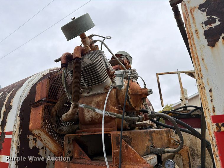 image for item EA0600 1987 Freightliner Conventional fuel / lube truck