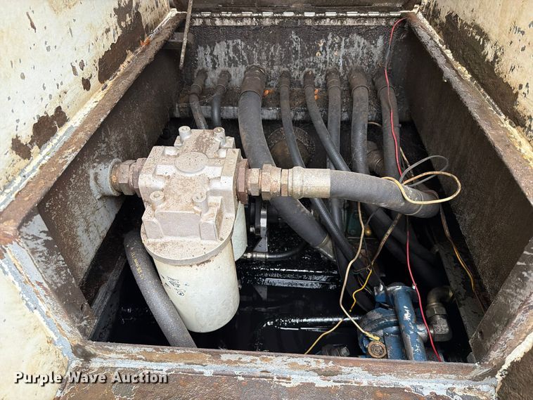 image for item EA0600 1987 Freightliner Conventional fuel / lube truck