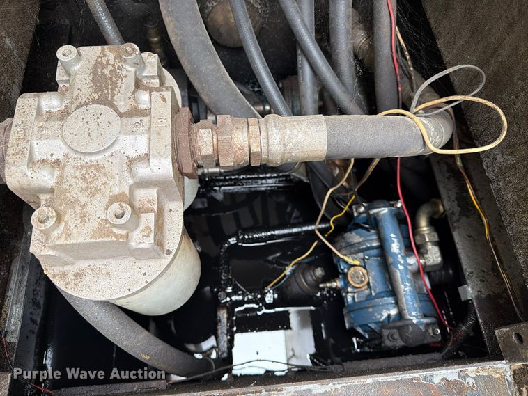 image for item EA0600 1987 Freightliner Conventional fuel / lube truck