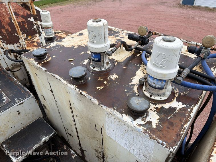 image for item EA0600 1987 Freightliner Conventional fuel / lube truck