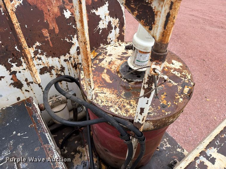 image for item EA0600 1987 Freightliner Conventional fuel / lube truck