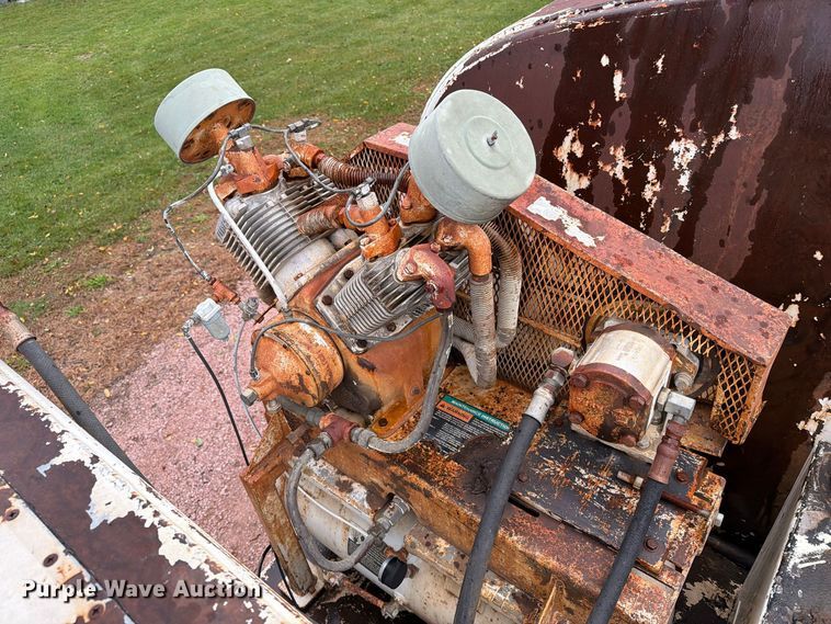image for item EA0600 1987 Freightliner Conventional fuel / lube truck