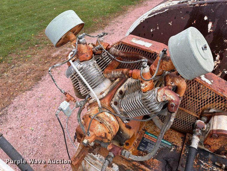 image for item EA0600 1987 Freightliner Conventional fuel / lube truck