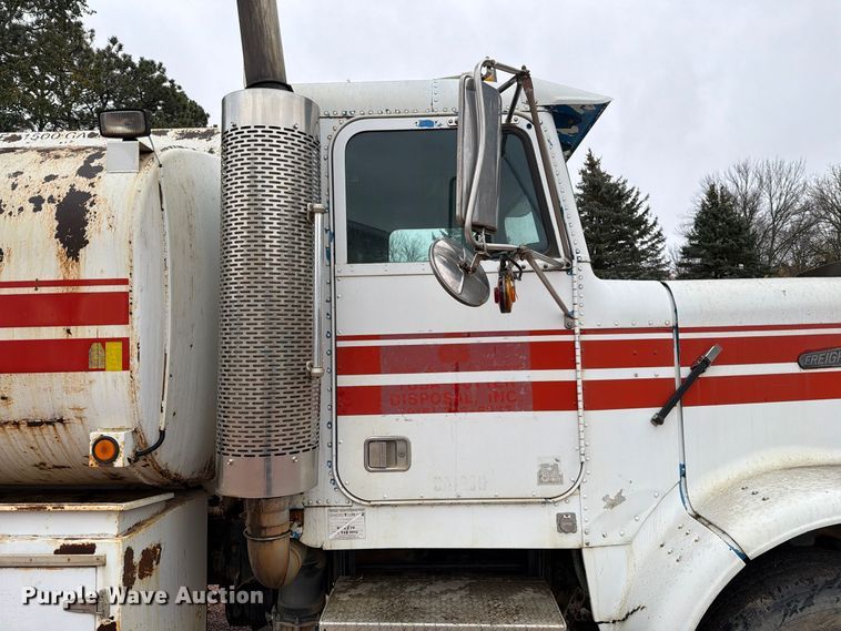 image for item EA0600 1987 Freightliner Conventional fuel / lube truck