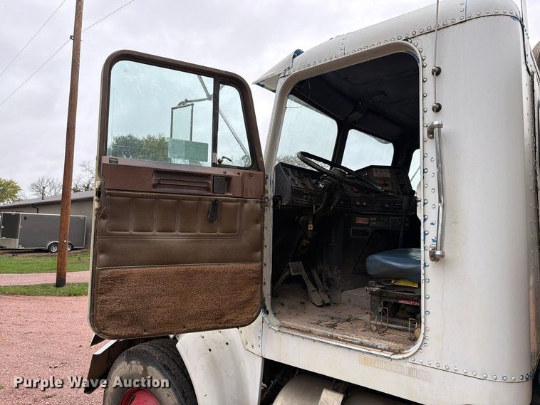 image for item EA0600 1987 Freightliner Conventional fuel / lube truck