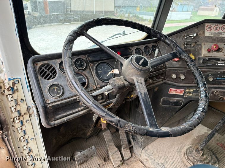 image for item EA0600 1987 Freightliner Conventional fuel / lube truck