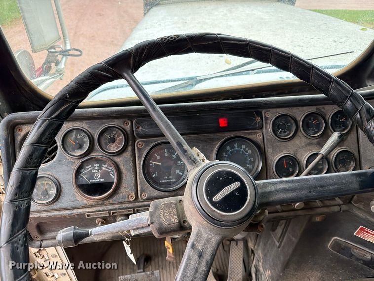 image for item EA0600 1987 Freightliner Conventional fuel / lube truck