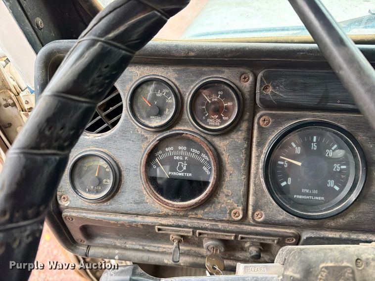 image for item EA0600 1987 Freightliner Conventional fuel / lube truck