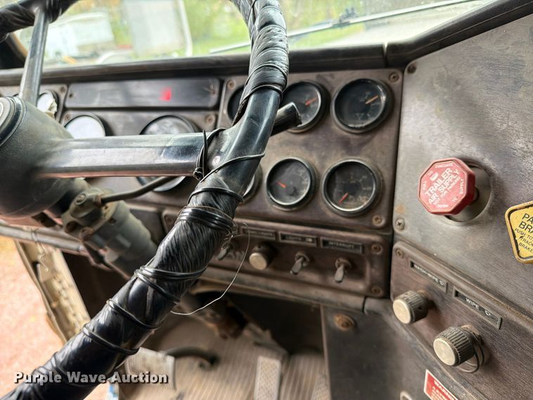 image for item EA0600 1987 Freightliner Conventional fuel / lube truck