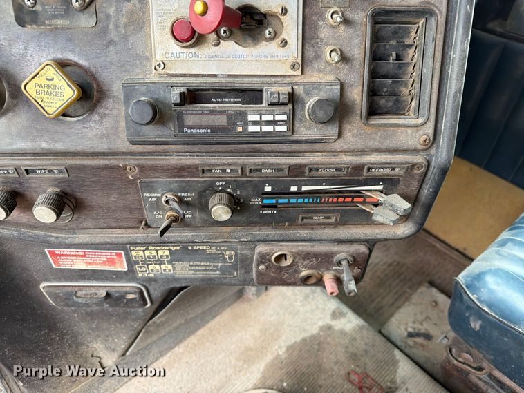 image for item EA0600 1987 Freightliner Conventional fuel / lube truck