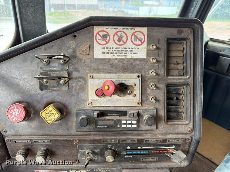 image for item EA0600 1987 Freightliner Conventional fuel / lube truck