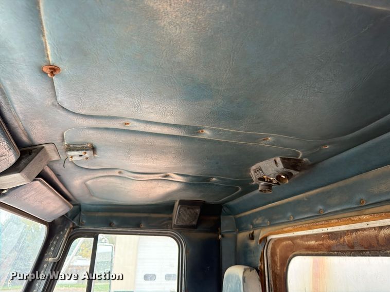 image for item EA0600 1987 Freightliner Conventional fuel / lube truck