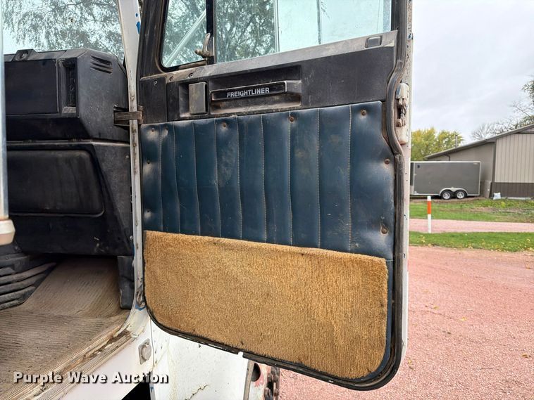 image for item EA0600 1987 Freightliner Conventional fuel / lube truck