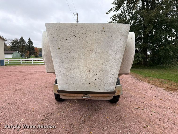 image for item EA0600 1987 Freightliner Conventional fuel / lube truck