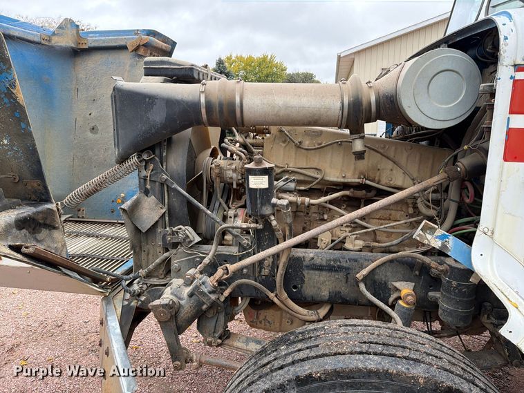 image for item EA0600 1987 Freightliner Conventional fuel / lube truck