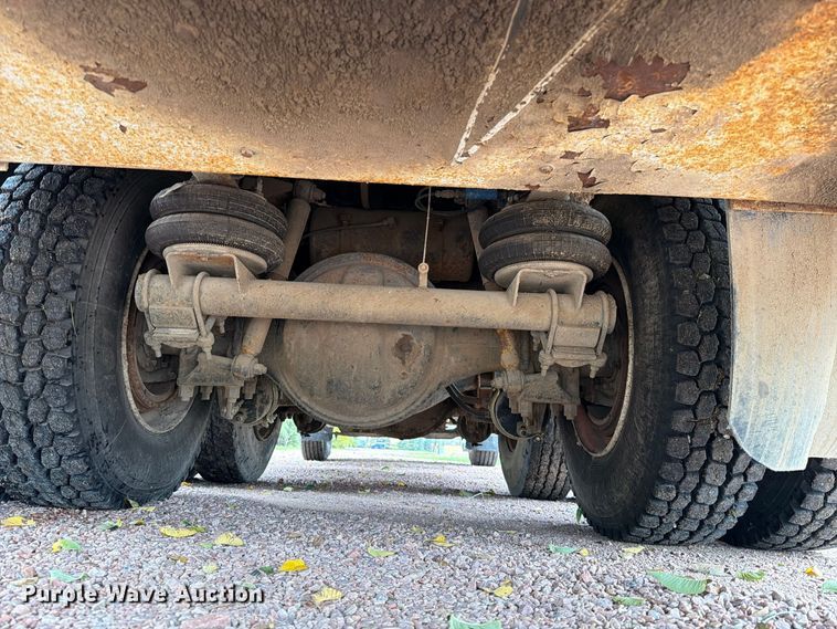 image for item EA0600 1987 Freightliner Conventional fuel / lube truck