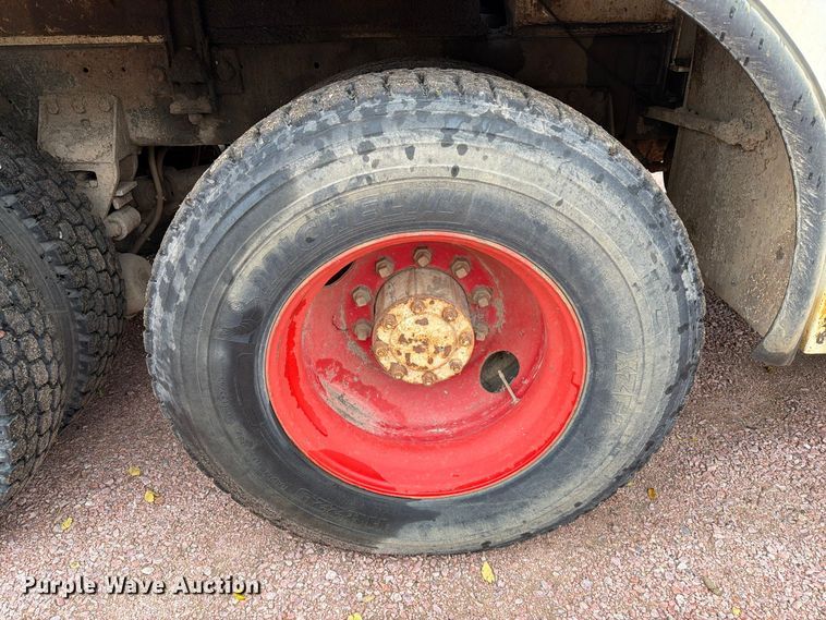 image for item EA0600 1987 Freightliner Conventional fuel / lube truck