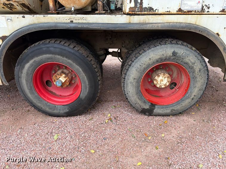 image for item EA0600 1987 Freightliner Conventional fuel / lube truck