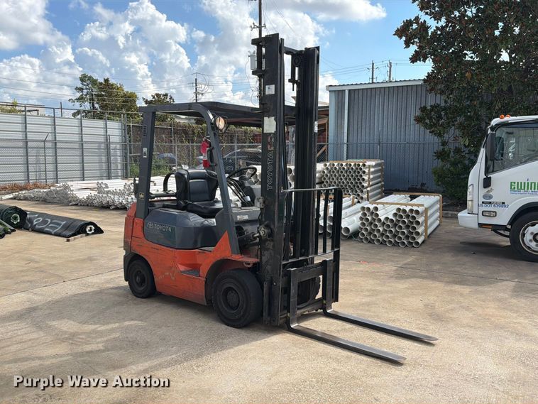 image for item EA7328 2003 Toyota 7FGU18 Forklift