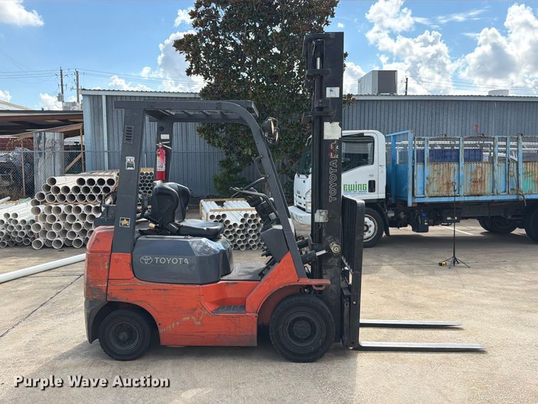 image for item EA7328 2003 Toyota 7FGU18 Forklift