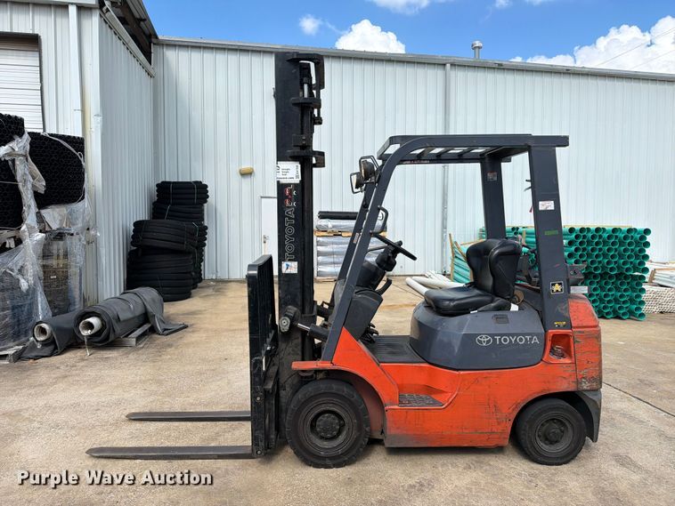 image for item EA7328 2003 Toyota 7FGU18 Forklift