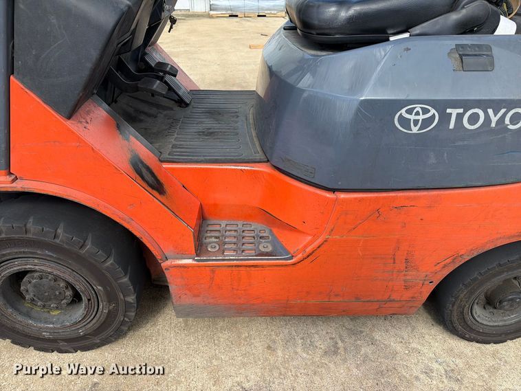 image for item EA7328 2003 Toyota 7FGU18 Forklift