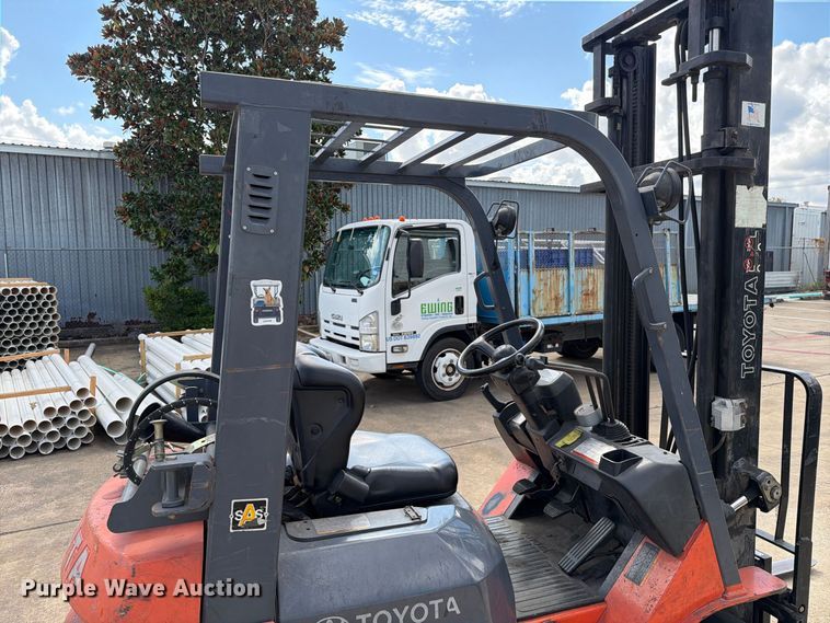 image for item EA7328 2003 Toyota 7FGU18 Forklift