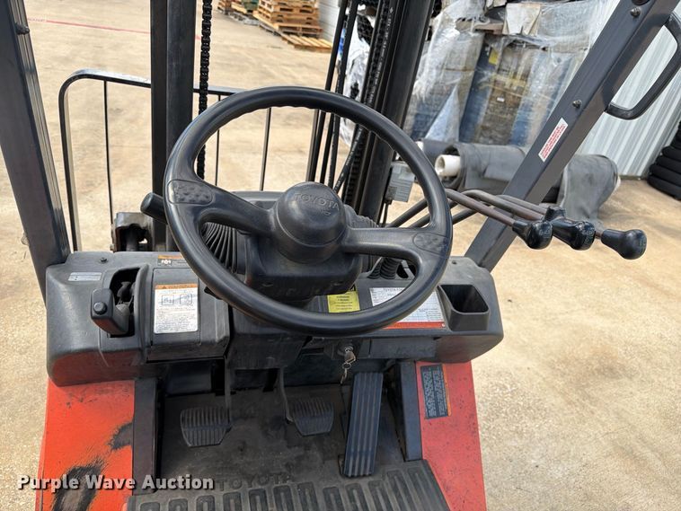 image for item EA7328 2003 Toyota 7FGU18 Forklift