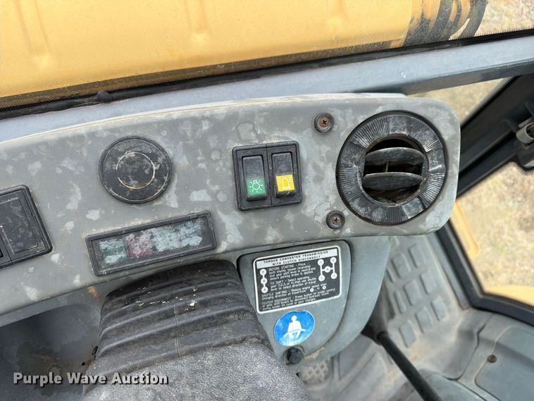 image for item ED0218 1998 New Holland 655E backhoe