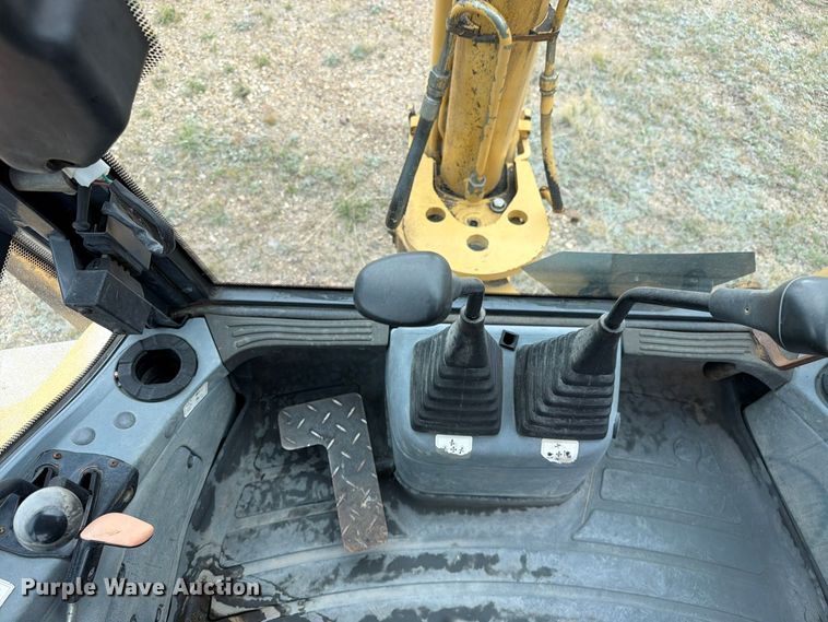 image for item ED0218 1998 New Holland 655E backhoe