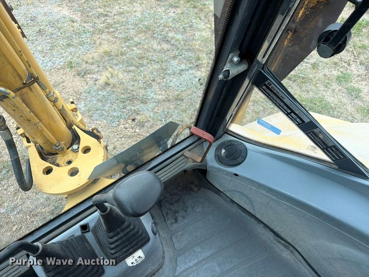image for item ED0218 1998 New Holland 655E backhoe