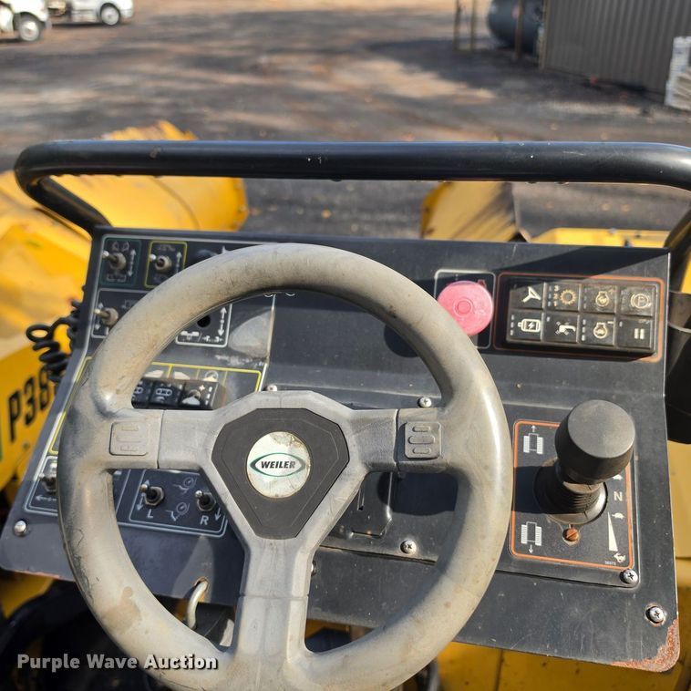 image for item EE0100 2022 Weiler P385B paver