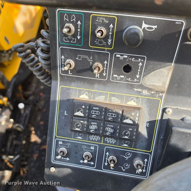 image for item EE0100 2022 Weiler P385B paver