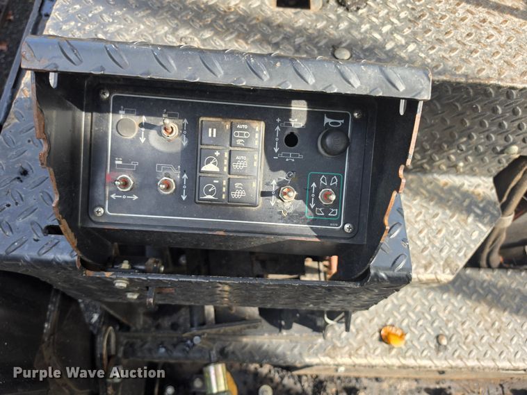 image for item EE0100 2022 Weiler P385B paver