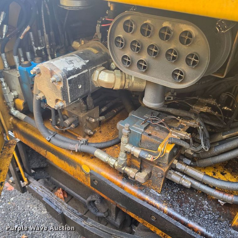image for item EE0100 2022 Weiler P385B paver