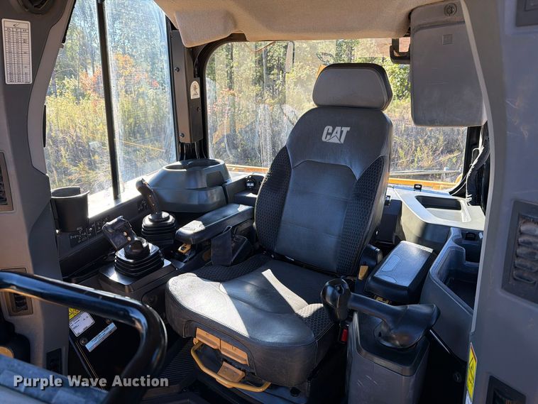 image for item EF1456 2019 Caterpillar D6 dozer