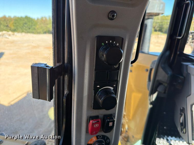image for item EF1456 2019 Caterpillar D6 dozer