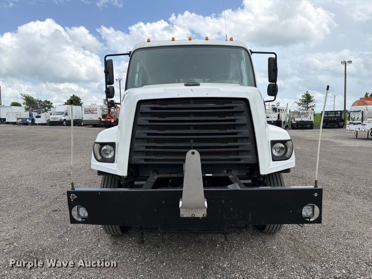image for item EG9326 2014 Freightliner 108SD Crew Cab utility / service truck
