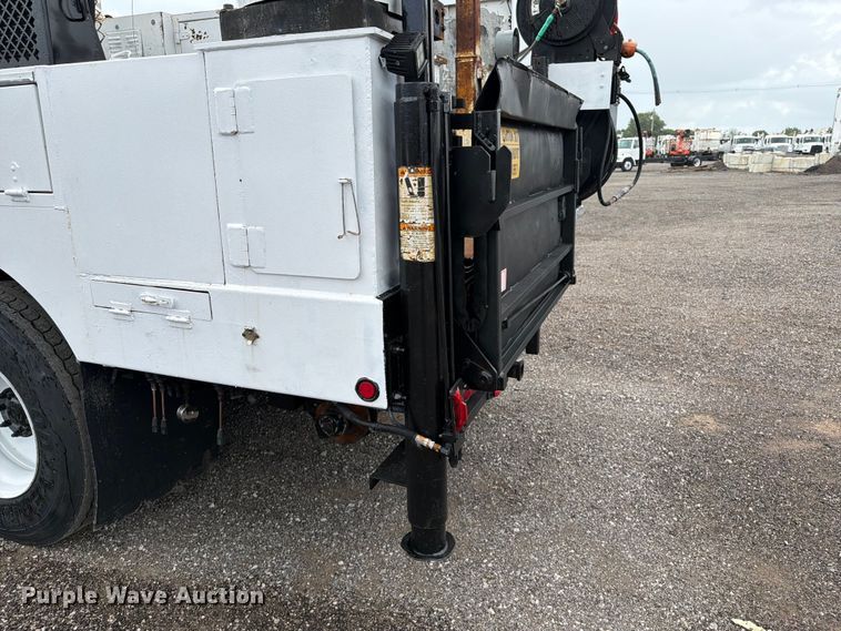 image for item EG9326 2014 Freightliner 108SD Crew Cab utility / service truck